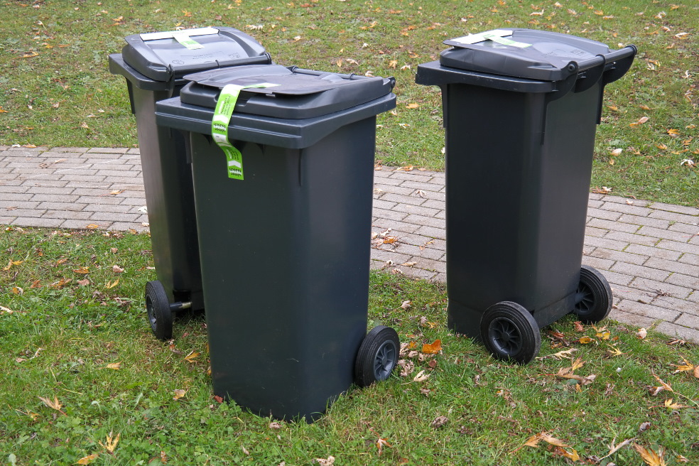 Waste recycling plants such valuable materials as paper, cardboard, ferrous and non-ferrous metals, glass, plastic, rubber, etc Waste recycling plants such valuable materials as paper, cardboard, ferrous and non-ferrous metals, glass, plastic, rubber, etc